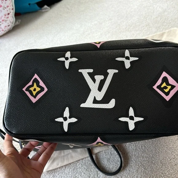 LOUIS VUITTON 
Monogram Giant Wild at Heart Neverfull MM Black - Picture 16 of 16